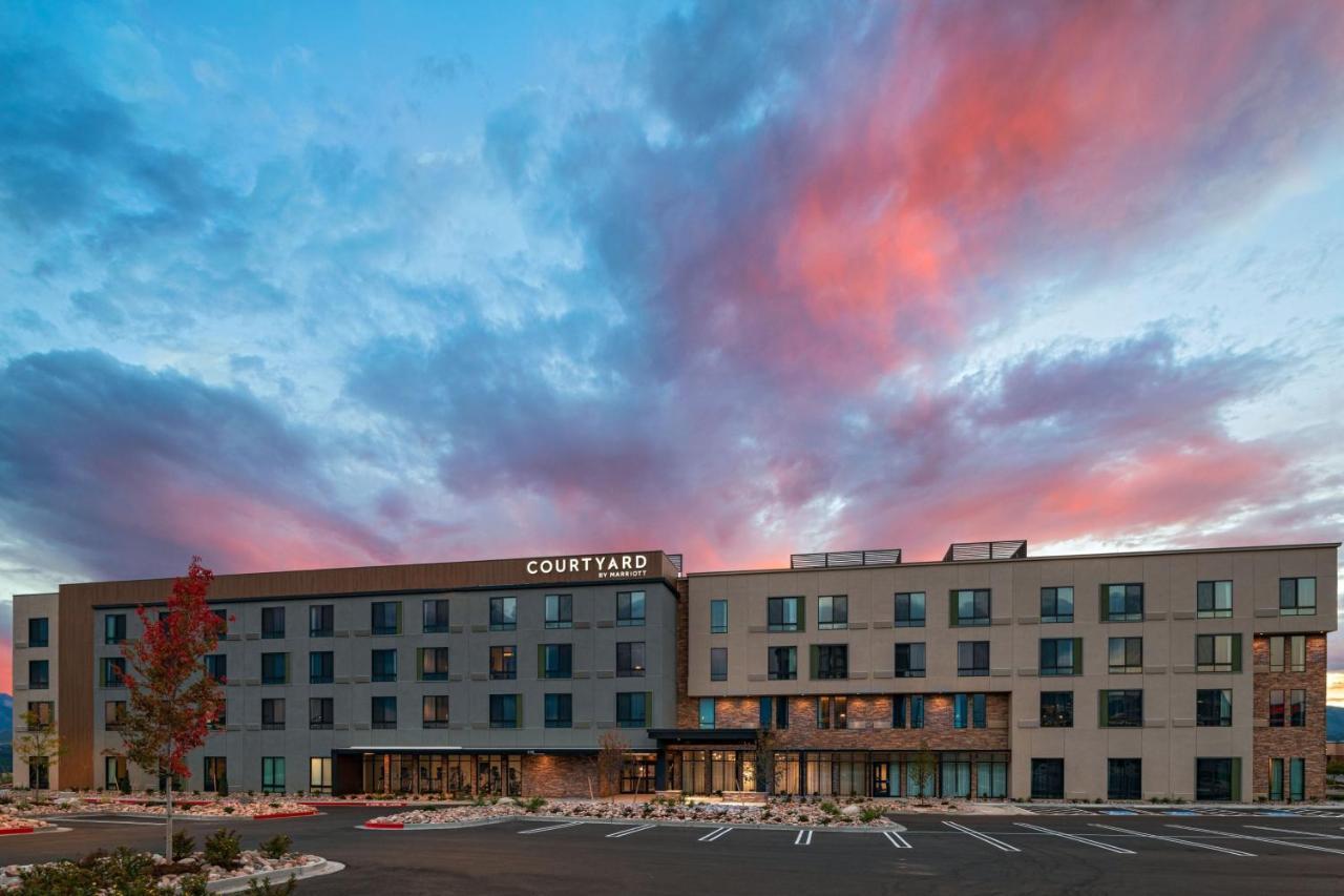Отель Courtyard By Marriott Colorado Springs North, Air Force Academy Экстерьер фото