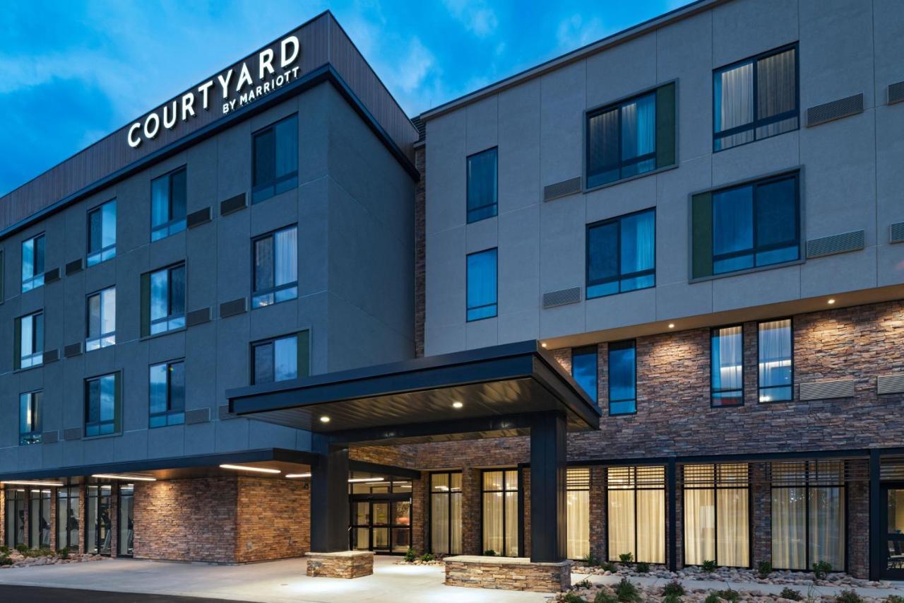 Отель Courtyard By Marriott Colorado Springs North, Air Force Academy Экстерьер фото