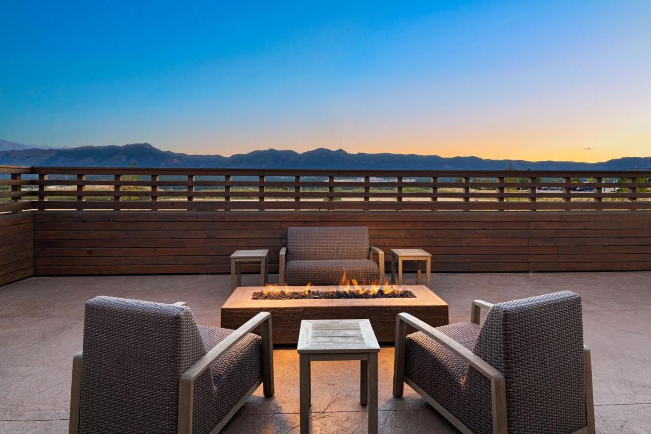 Отель Courtyard By Marriott Colorado Springs North, Air Force Academy Экстерьер фото