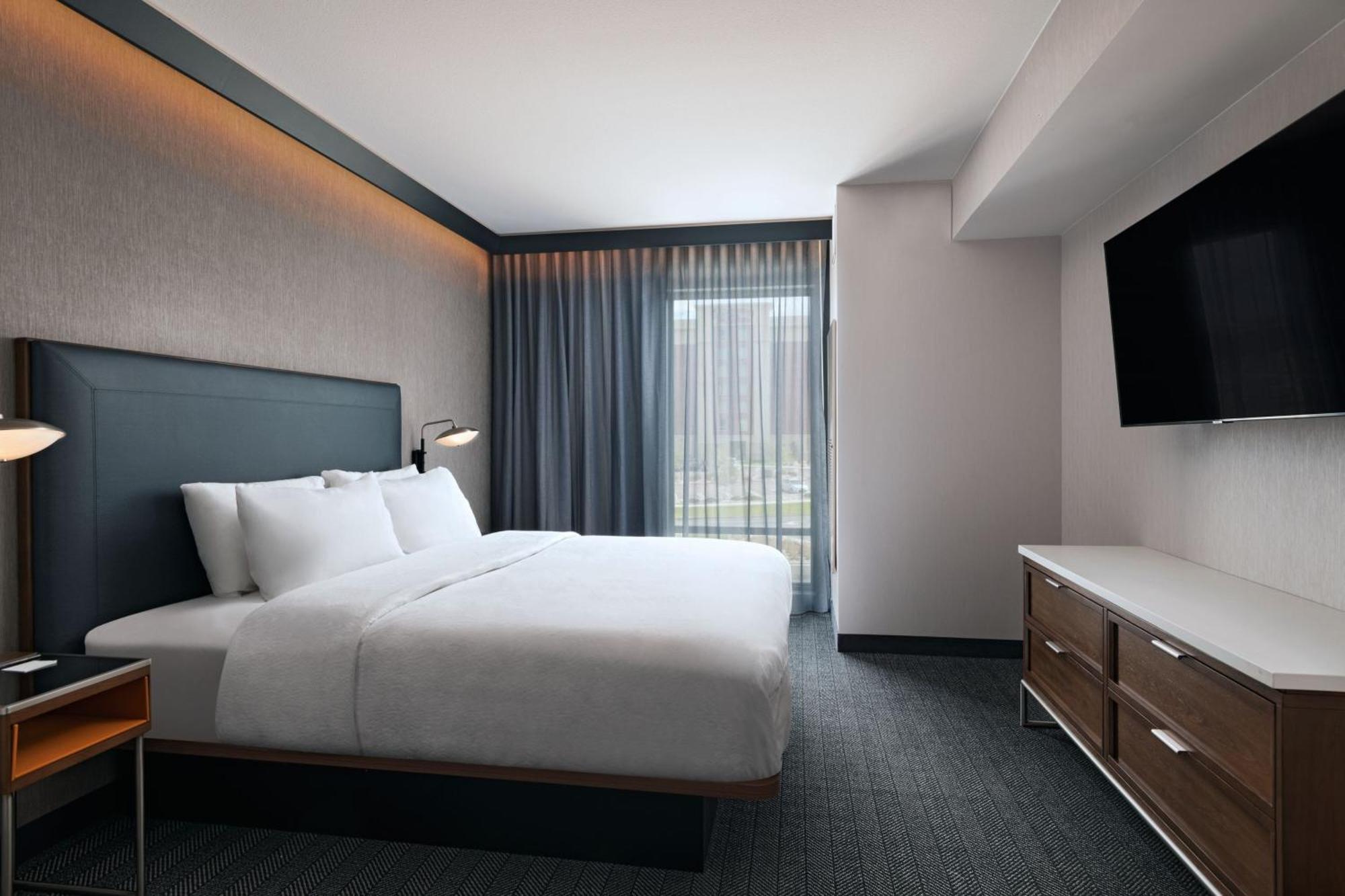 Отель Courtyard By Marriott Colorado Springs North, Air Force Academy Экстерьер фото